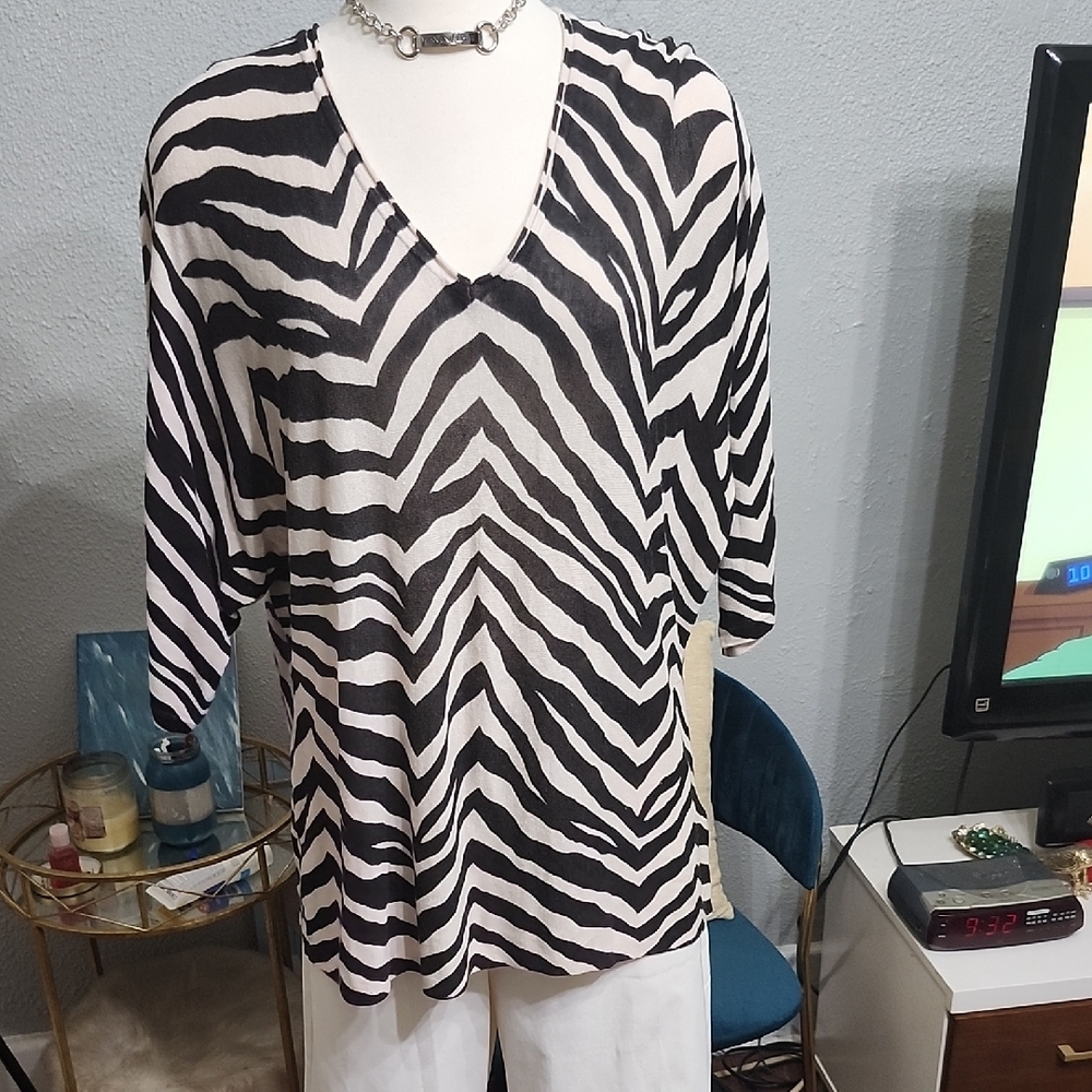 Tahari Black & Biege Zebra Print Sweater Blouse Sz. L